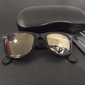 Ray-Ban Black Sunglasses with POLARIZED Lenses